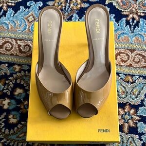 Fendi Women's Tan Peep-Toe Heels Nude vernice sandals